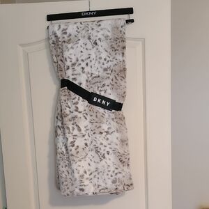 NWT DKNY Throw Blanket